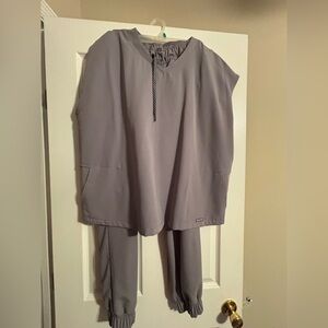 Jaanuu Women’s Scrub Set